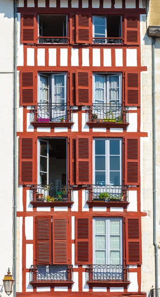 Building facade in Bayonne — Stock Photo, Image