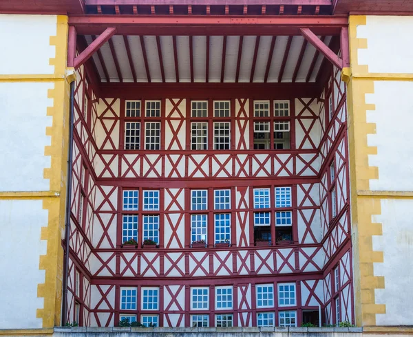 Fachada de edificio en Bayona — Foto de Stock