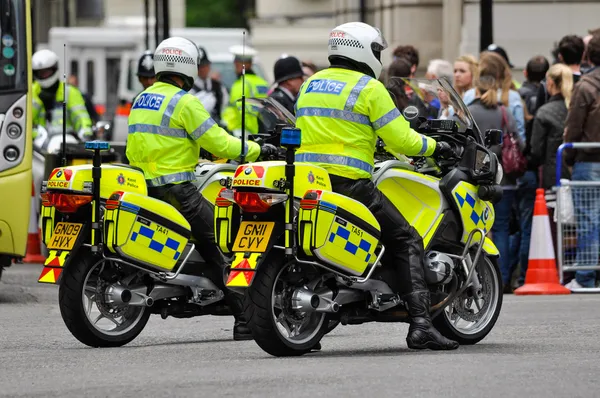 Policiais em motos em Londres — Fotografia de Stock