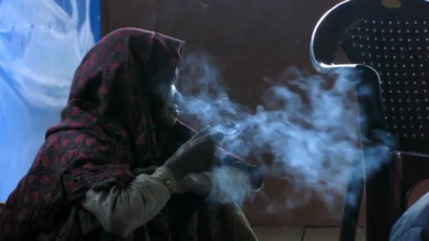 Old Nepalese woman smoking a cigarette — Stock Video