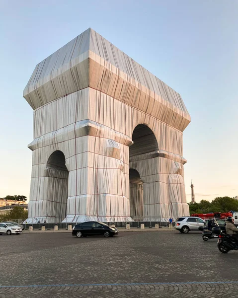 LArc de Triomphe, csomagolva Christo és Jeanne-Claude, Párizsban, Franciaországban — Stock Fotó