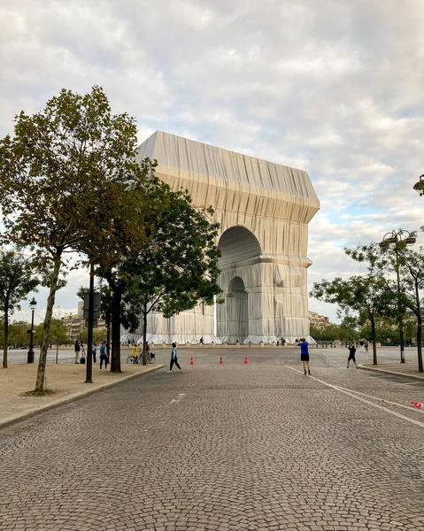 LArc de Triomphe, obal Christo a Jeanne-Claude, Paříž, Francie — Stock fotografie