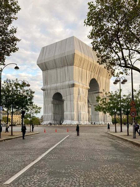 LArc de Triomphe, Wrapped by Christo and Jean-Claude, in Paris, France ロイヤリティフリーのストック写真