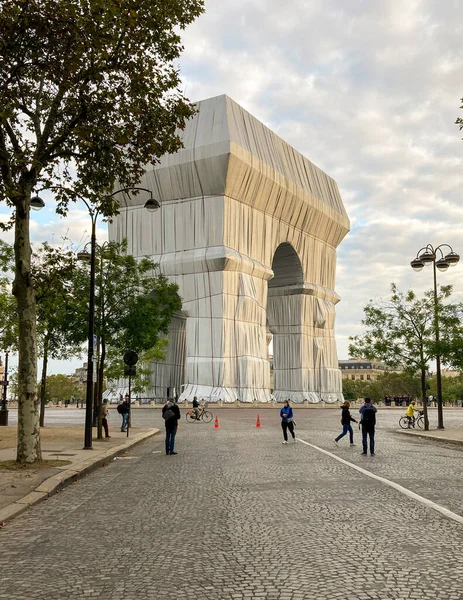 LArc de Triomphe, ingepakt door Christo en Jeanne-Claude, in Parijs, Frankrijk Stockfoto