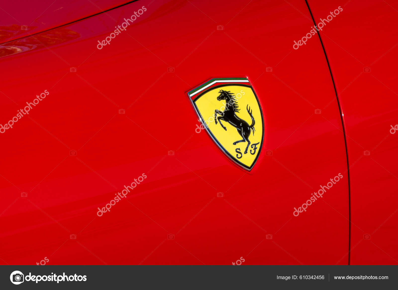Bayone France Circa August 2022 Крупный План Логотипа Ferrari.