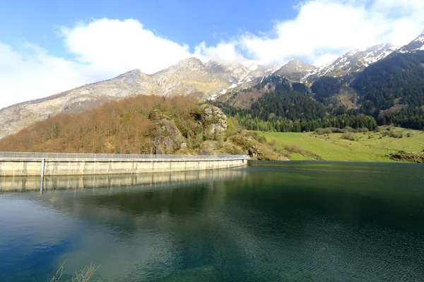 Weir, dam, barrage Stockfoto