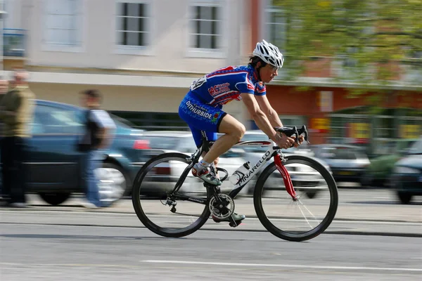 Rowerzysta Wyścig Kolarski Trybie Obrotowym — Zdjęcie stockowe