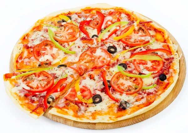 Ahşap tahta üzerinde pizza — Stok fotoğraf