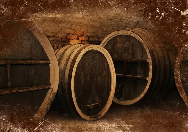 Eski meşe fıçıların vintage tarzı içinde şarap mahzeni