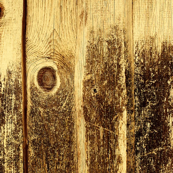 Vieilles planches en bois recouvertes de mousse verte sur un fond rustique — Photo