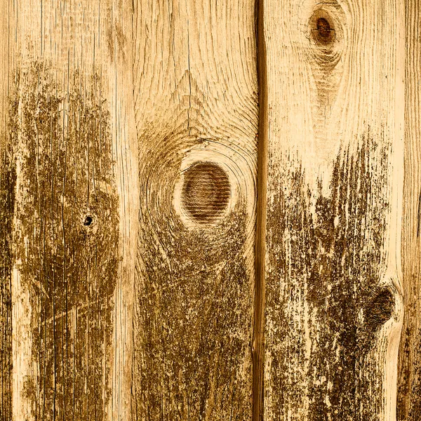 Vieilles planches en bois recouvertes de mousse verte sur un fond rustique — Photo