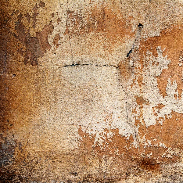Старые трещины в стенах здания — стоковое фото