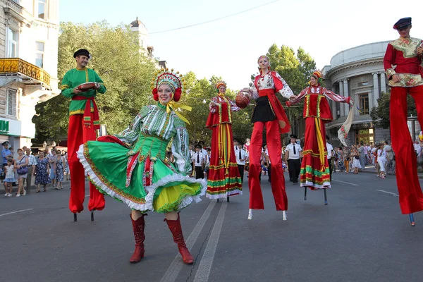 Odessa, 24 augustus: Mannen in traditionele kostuums op het festival na — Stockfoto