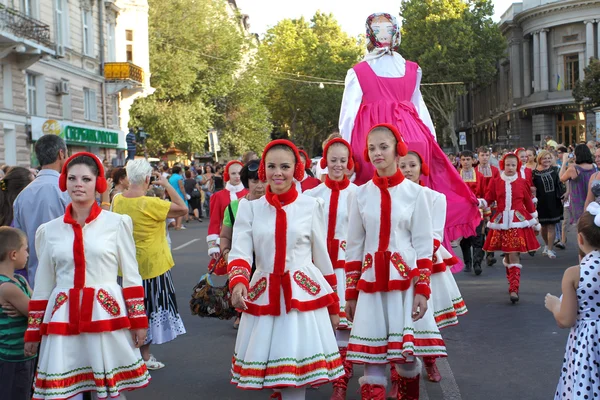 Odessa, 24 augustus: Mannen in traditionele kostuums op het festival na — Stockfoto