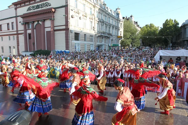 Odessa 24 Ağustos: Erkekler Festivali'nde geleneksel kostümleri na — Stok fotoğraf