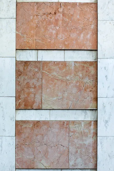 Fassadenwände sind mit Marmorfliesen verkleidet — Stockfoto
