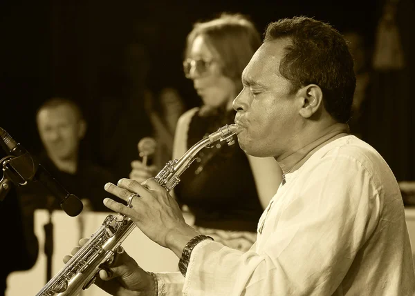 ODESSA, UCRANIA - 5 de junio: saxofonista Hernán Jay Rodríguez (Estados Unidos) , —  Fotos de Stock