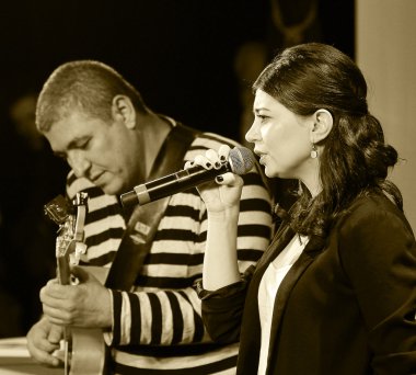 Odessa, Ukrayna - Haziran 5: caz şarkıcısı canlı performans Sahne Alanı'ndaki bir