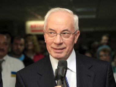 Odessa - 9 Ekim: Başbakan mykola azarov bir çalışma sırasında