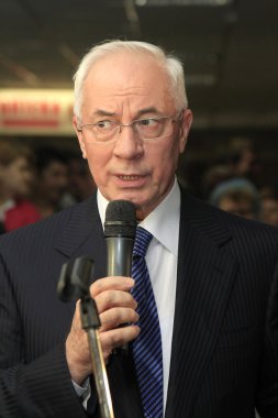 Odessa - 9 Ekim: Başbakan mykola azarov bir çalışma sırasında