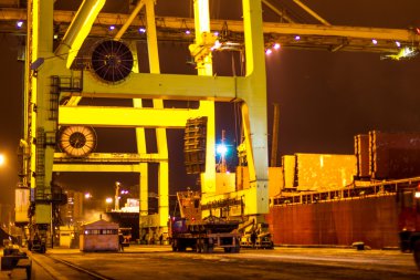 Odessa 21 Kasım: maritime ves kaplarda yükleme boşaltma