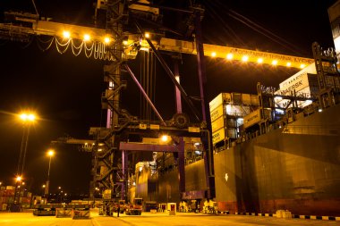 Odessa 27 Kasım: maritime ves kaplarda yükleme boşaltma