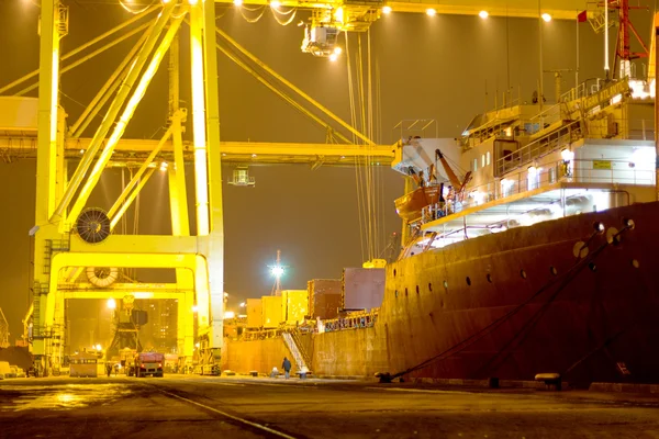 Odessa 21 november: lossning laddar containrar på maritima ves — Stockfoto