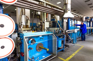 elektrik kablo üretim eski fabrika içinde. modası geçmiş 
