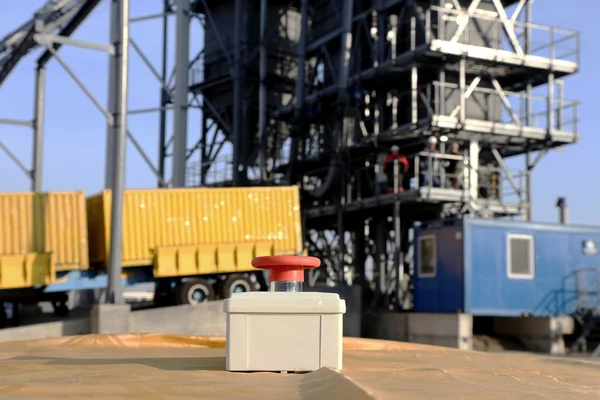 Knop ceremoniële start de loodsen van het metaal, opslag tank silo van tarwe — Stockfoto