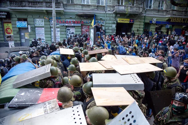 Odessa, Ukraina - 2 maja 2014: tragiczne zamieszki w centrum com — Zdjęcie stockowe