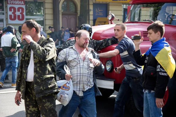 ODESSA, UKRAINE - 2 de maio de 2014: Os tumultos trágicos no centro da cidade com — Fotografia de Stock