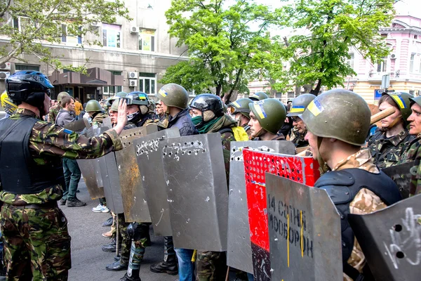 ODESSA, UKRAINE - 2 de maio de 2014: Os tumultos trágicos no centro da cidade com — Fotografia de Stock