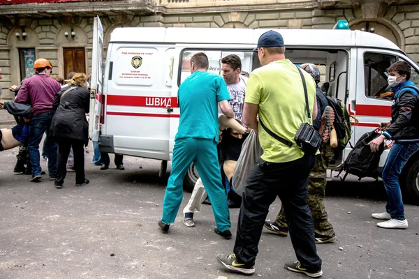 オデッサ、ウクライナ - 2014 年 5 月 2 日: ダウンタウンの悲劇的な暴動 com — ストック写真