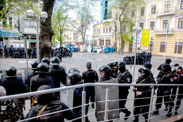 ОДЕССА, Украина - 2 мая 2014 года: Трагические беспорядки в центре города ком — стоковое фото