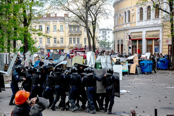 ODESSA, UKRAINE - 2 mai 2014 : Les émeutes tragiques au centre-ville de com — Photo