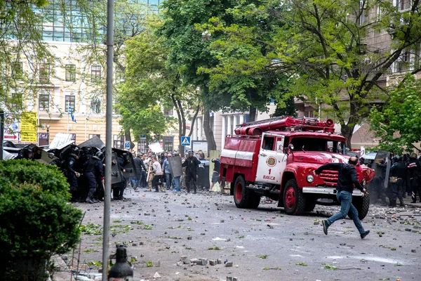 Odessa, Ukraina - 2 maja 2014: tragiczne zamieszki w centrum com — Zdjęcie stockowe