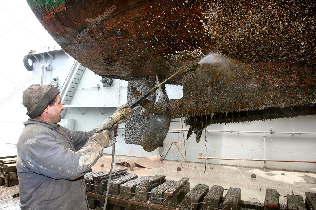 work-in-dry-dock-with-water-jet-cleans-the-bottom-of-the-ship-fr