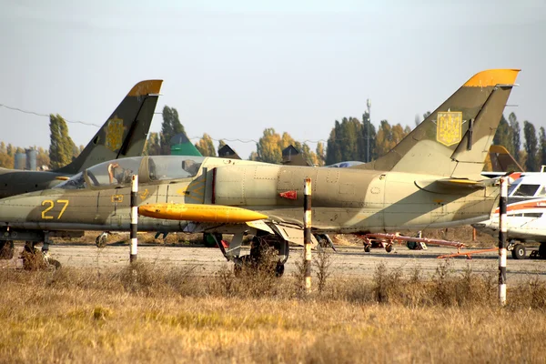 Odessa, Ukrajna-június 26, 2011: régi tört katonai repülőgépek , — Stock Fotó