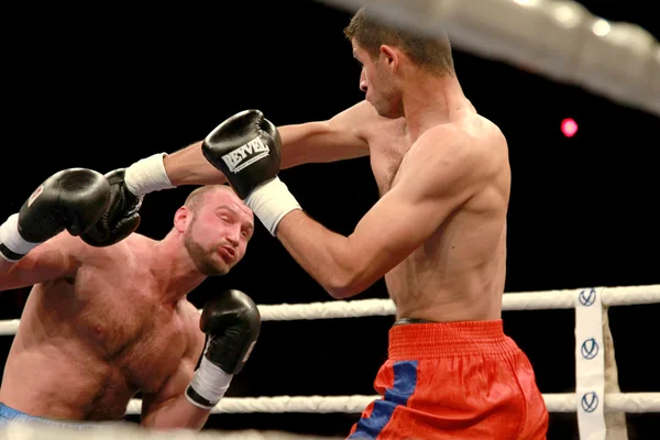 Odessa, Ukraine - May 31, 2014: In the boxing ring Roman Golovas — Stock Photo, Image