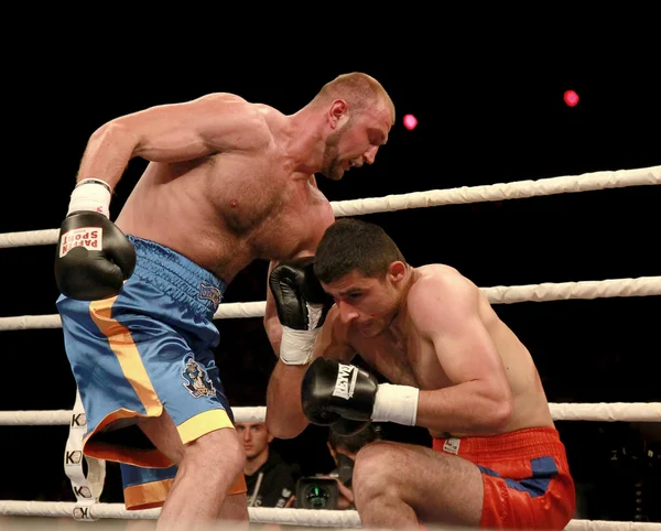 Odessa, Ukraine - May 31, 2014: In the boxing ring Roman Golovas — Stock Photo, Image