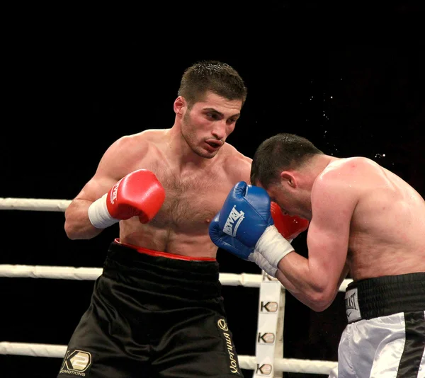 Odessa, Ukraina - den 31 maj, 2014: i boxning ring mishiko besel — Stockfoto