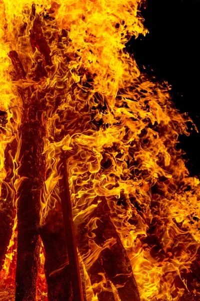 Hořící Ohně Noci Češe Plamen Jako Textury Pozadí Silné Větve — Stock fotografie