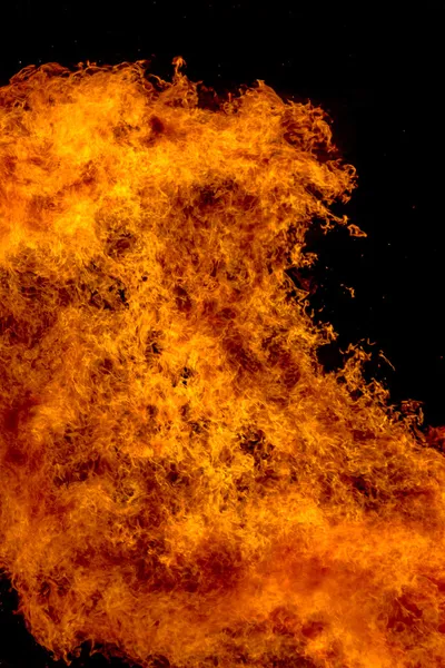 Hořící ohně v noci, češe plamen jako textury a pozadí — Stock fotografie