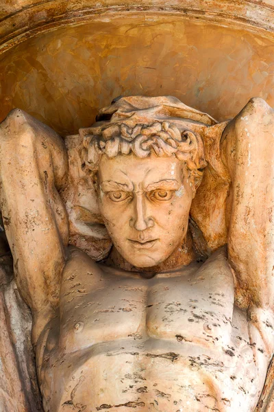 Atlas nieba starożytnych marmuru Rzeźba Antyczna posiada — Zdjęcie stockowe