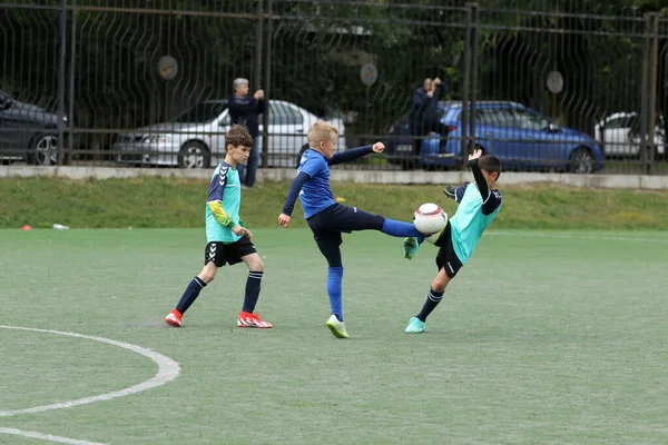 Odessa Ukraine Setembro 2021 Meninos Crianças Jogam Futebol Relva Artificial — Fotografia de Stock