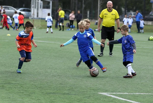 Odessa Ukraine Září 2021 Malí Chlapci Děti Hrají Fotbal Umělém — Stock fotografie