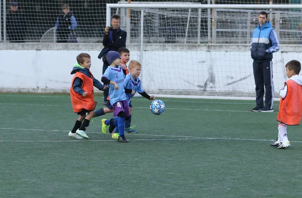 Odessa Ukraine September 2021 Kleine Jongens Kinderen Spelen Voetbal Kunstgras — Stockfoto