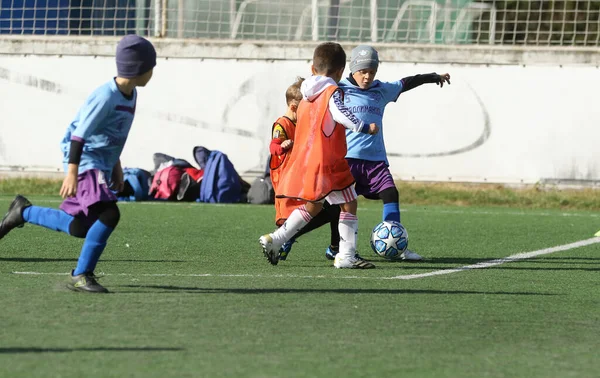 Odessa Ukraine Září 2021 Malí Chlapci Děti Hrají Fotbal Umělém — Stock fotografie