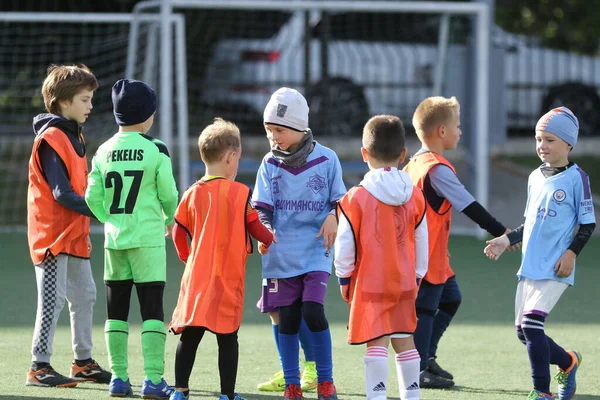 Odessa Ucrania Septiembre 2021 Niños Pequeños Niños Juegan Fútbol Césped —  Fotos de Stock