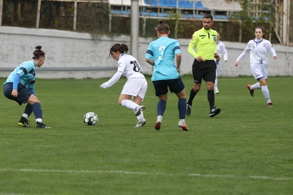 Odessa Ukraine December 2021 スタジアムの芝生のフィールドでの女子サッカー 女子サッカー選手権ホワイト Fcチェルノモレ オデッサ ユノスト チェルニゴフ — ストック写真